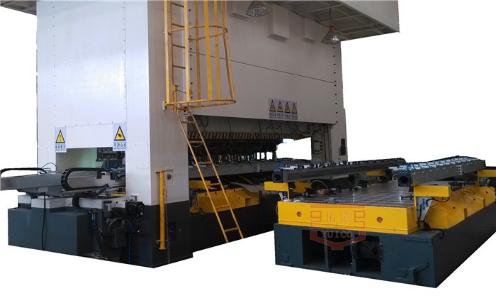 多臺(tái)沖床連線使用的沖壓機(jī)械手有哪些應(yīng)用優(yōu)勢(shì)？