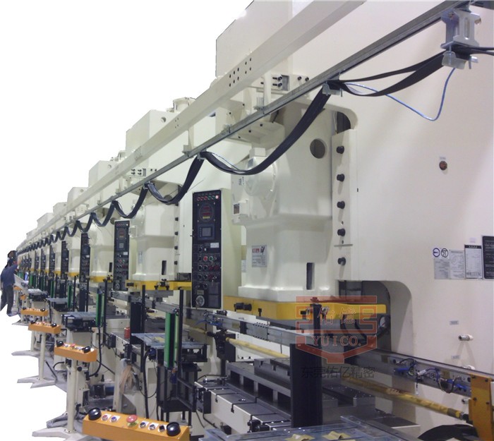 連桿式多工位機械手：驅(qū)動自動化沖壓生產(chǎn)的高效、智能解決方案